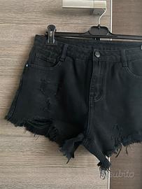 Pantaloncino shorts nero strappato