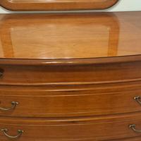 Comò stile antico in noce.