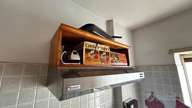 Cappa aspirante cucina e mobile vano in legno pino