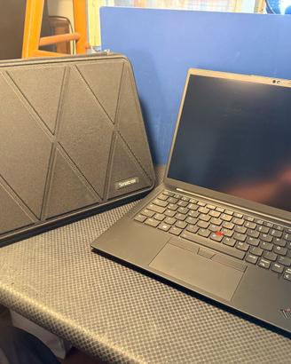 Lenovo ThinkPad X1 Carbon Gen 10 - i5 vPro / LTE