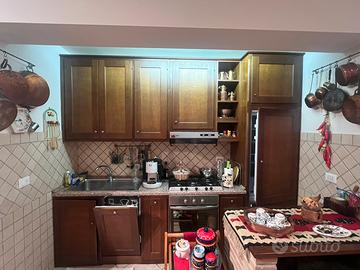 Cucina completa in castagno massello con elettrod.