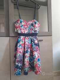 Un vestito 👗 floreale usato pochissimo
