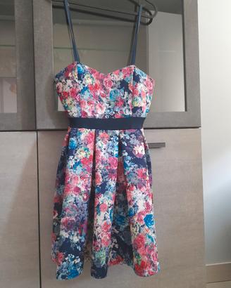 Un vestito 👗 floreale usato pochissimo