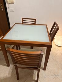 Tavolo legno e vetro temper. allungabile + 4 sedie