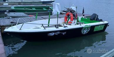 Barca pesca siluro