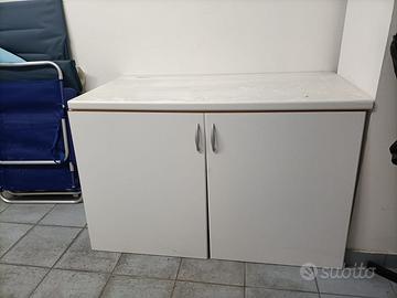 Mobiletto in legno laminato