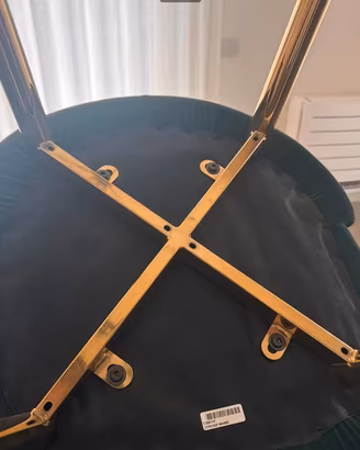 sedia in velluto con piedini oro