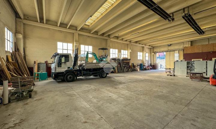 CAPANNONE A BARZANÒ