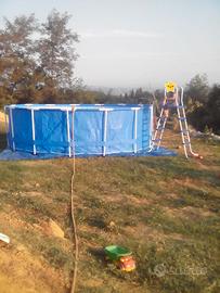 Piscina rotonda con pompa