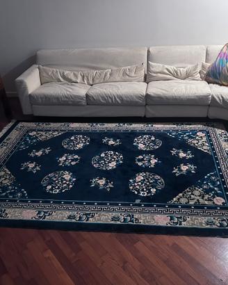 Tappeto orientale blu con decori floreali