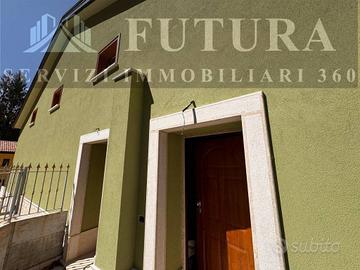 Appartamento di 90 m² con 3 locali e posto auto a 