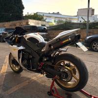 Yamaha R1 big bang (2010)