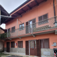Casa semidipendente con giardino e cortile