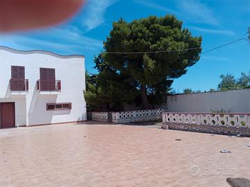 Villa indipendente su tre superfici