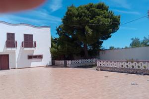 Villa indipendente su tre superfici