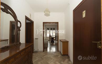 LUMINOSO TRILOCALE ZONA STAZIONE