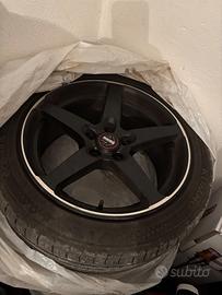 Cerchi in lega Momo Five per Golf 8 e Gomme Kumho