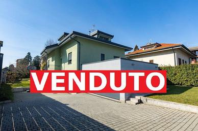 Villa di 260 m² con 4 locali e box auto doppio a N