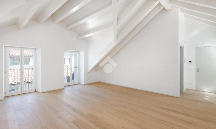 MULTILOCALE A TRIESTE