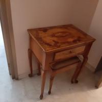 mobile radica con macchina da cucire