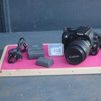 Kit Canon EOS 350D con obiettivo Canon 18-55 mm.