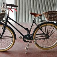 bicicletta donna con cestini e sella brooks