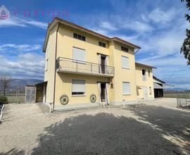 Grande casa singola in campagna
