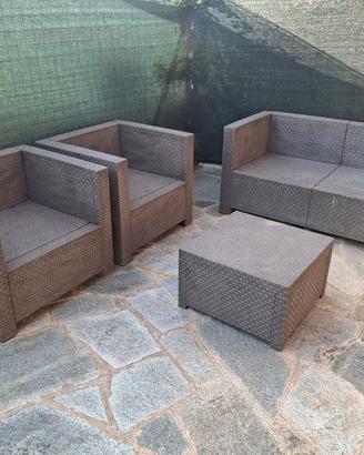 Set divano poltrone tavolino da giardino