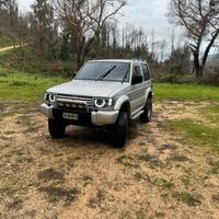 Mitsubishi pajero 2.5 GLS