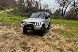 Mitsubishi pajero 2.5 GLS