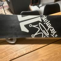 Tavola Snowboard con attacchi e scarponi