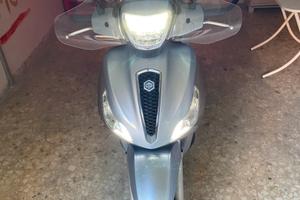 scooter piaggio medley 125 3000 km anno 2025