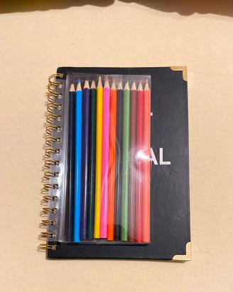 📓 Bullet Journal con matite colorate – Nuovo