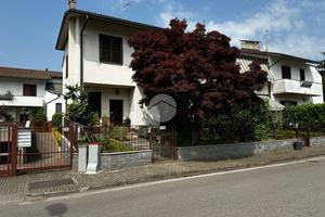 VILLA A SCHIERA A PESSANO CON BORNAGO