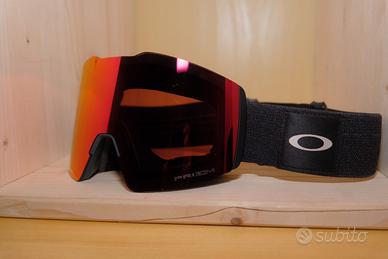 Oakley Fall Line L