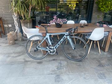 Bici da strada in carbonio