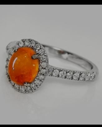 anello con  pietra e diamanti