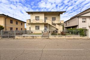 PORZIONE DI BIFAMILIARE A ALBAREDO D'ADIGE