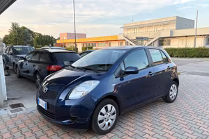 Toyota Yaris 1.0 5 porte 69cv neo patentati