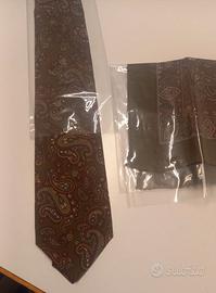 cravatta e pochette del marchio STEFANO ROSI