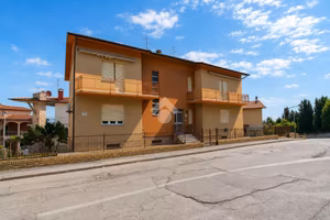 5 LOCALI A LORETO