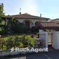 VILLA INDIPENDENTE - AMPIO GIARDINO - 2 LIVELLI -