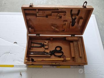 Cassetta degli attrezzi vintage in legno