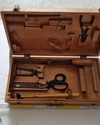Cassetta degli attrezzi vintage in legno