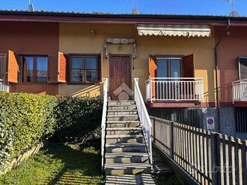 VILLA A SCHIERA A NONE