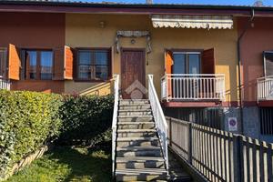 VILLA A SCHIERA A NONE