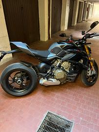 Ducati street v4s