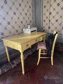 Scrittoio più sedia