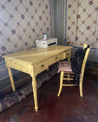 Scrittoio più sedia