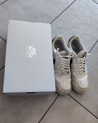Nike Air Force 1 ’07 bianche, modello CT2302-100